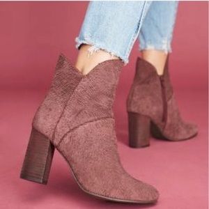 Anthropologie Seychelles Prop Suede Boots